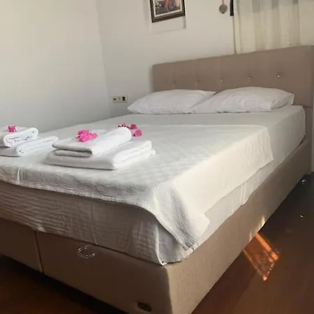 Vilă Dalos Gocek *